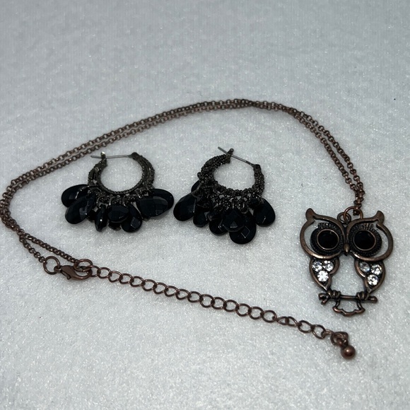 Owl Necklace & Snap Bar Closure Bead Earrings - Picture 4 of 14